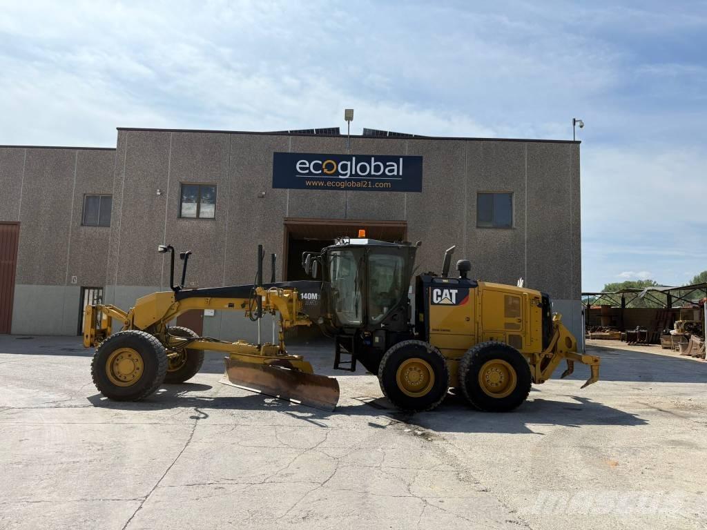 CAT 140 M 3 AWD Gredere