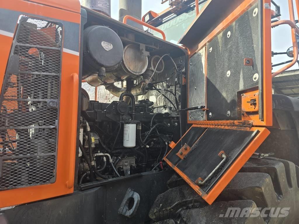 Doosan DL 300-5 Incarcator pe pneuri