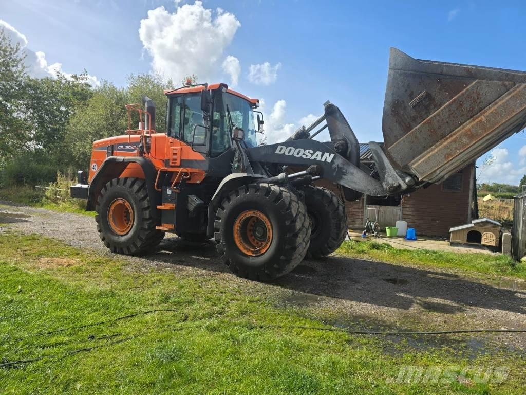 Doosan DL 300-5 Incarcator pe pneuri