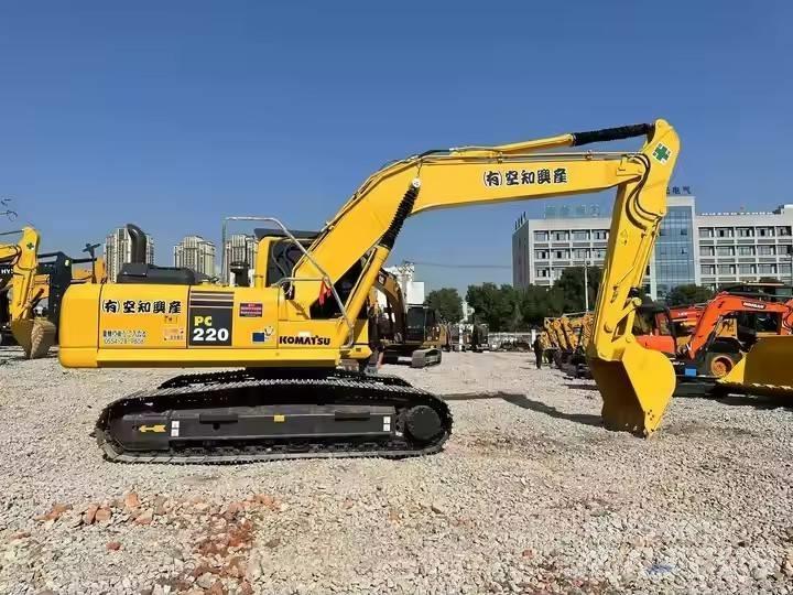 Komatsu PC 220 Excavatoare pe șenile
