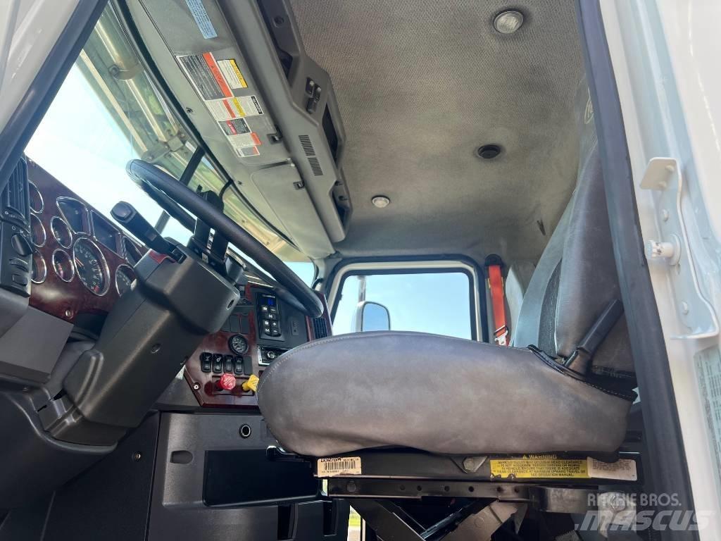Mack CXU 613 Autotractoare