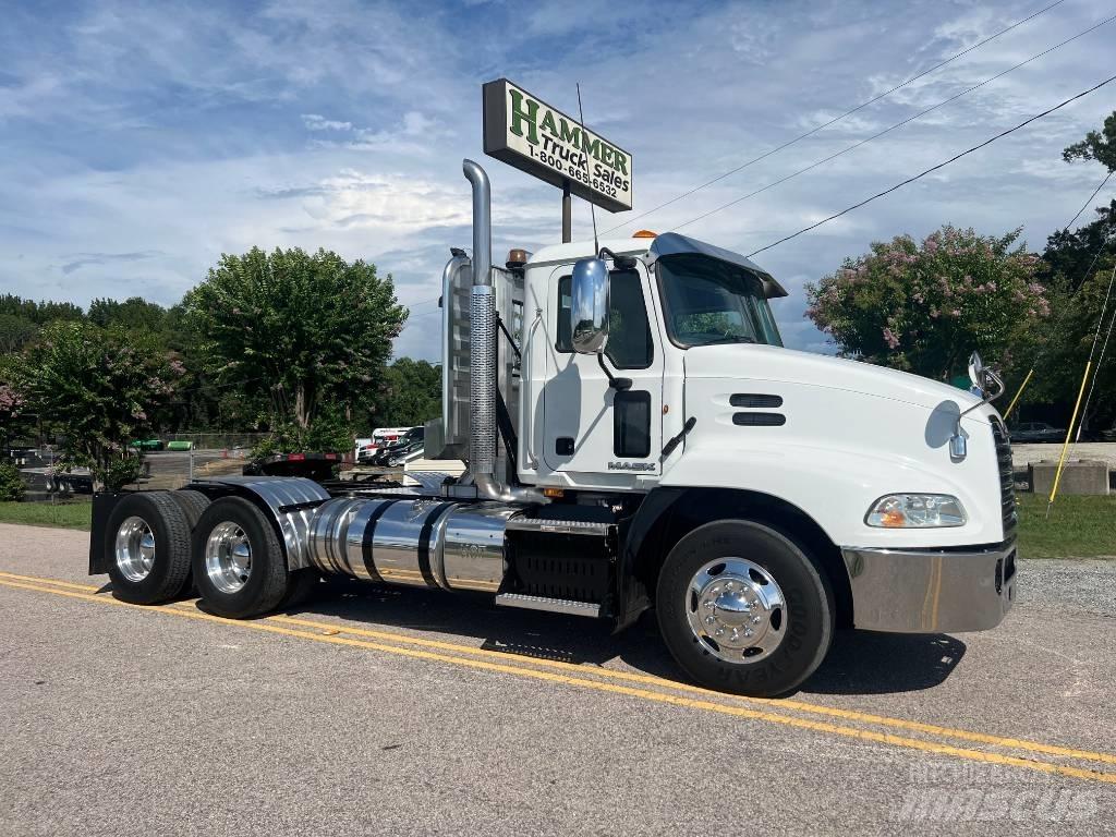 Mack CXU 613 Autotractoare