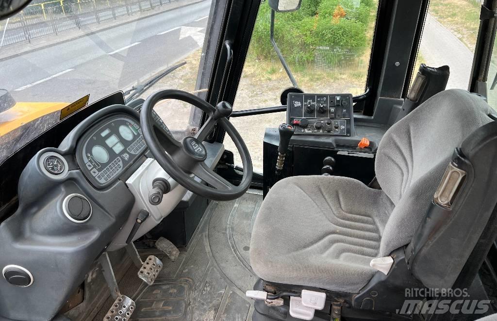JCB Fastrac 3200 Tractoare