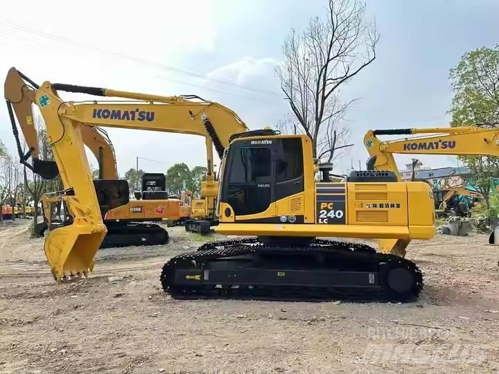 Komatsu PC240 Excavatoare pe șenile
