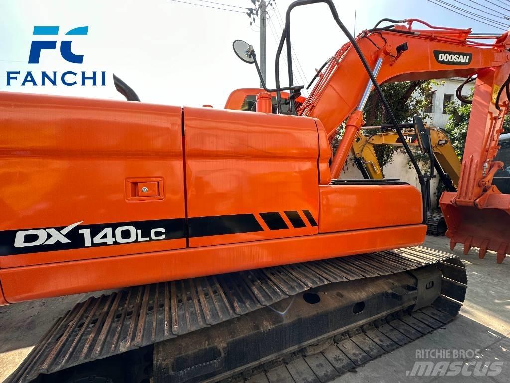 Doosan DX 140 LC Excavatoare cu roti