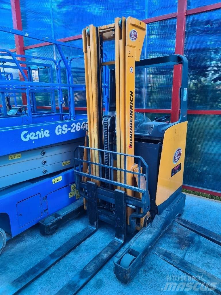 Jungheinrich ETV 110 Stivuitor cu catarg retractabil