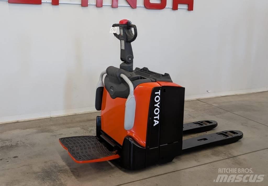 Toyota 10794 LPE200 Stivuitor electric