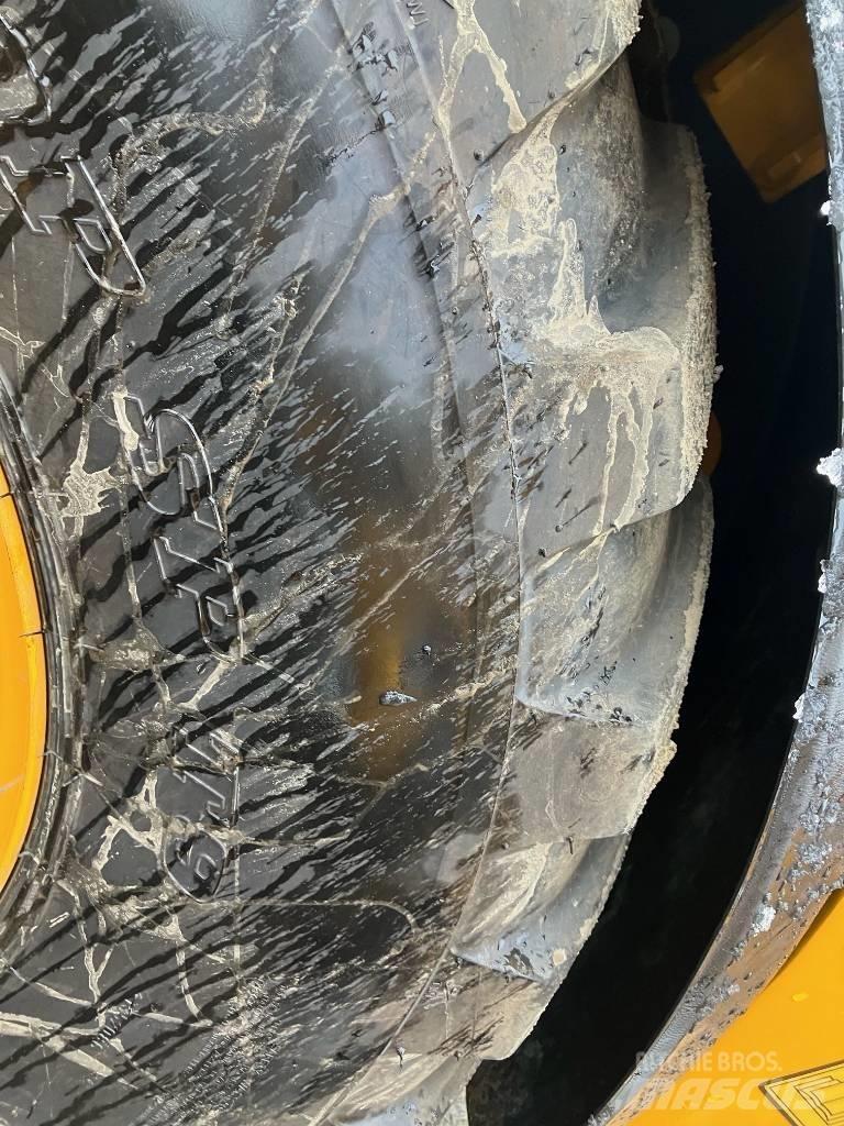 JCB 409 Incarcator pe pneuri