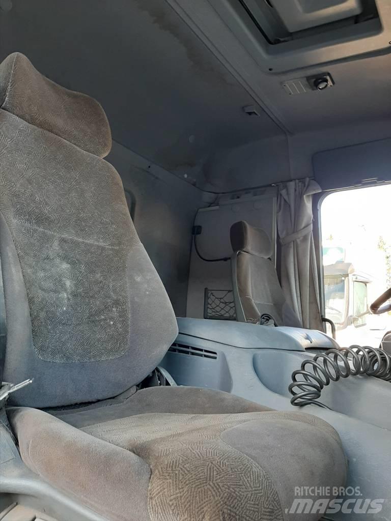 Scania P 124 Camion cu carlig de ridicare
