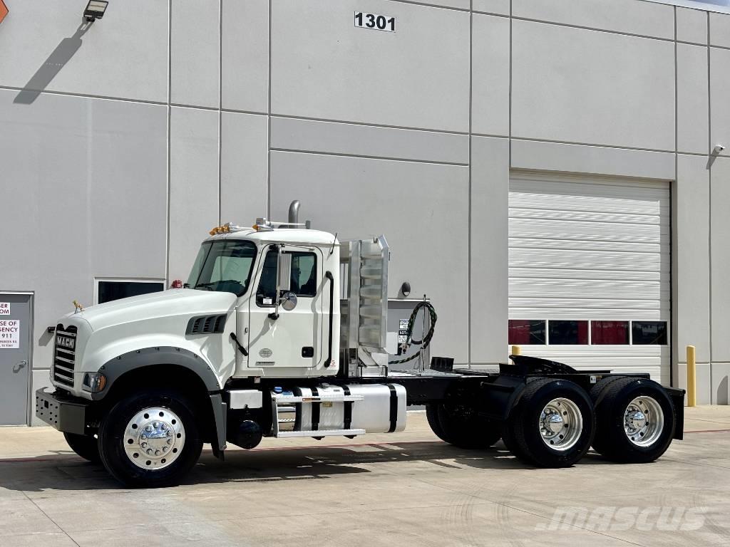 Mack Granite Autotractoare