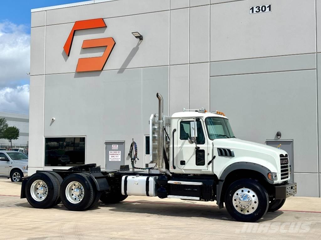 Mack Granite Autotractoare