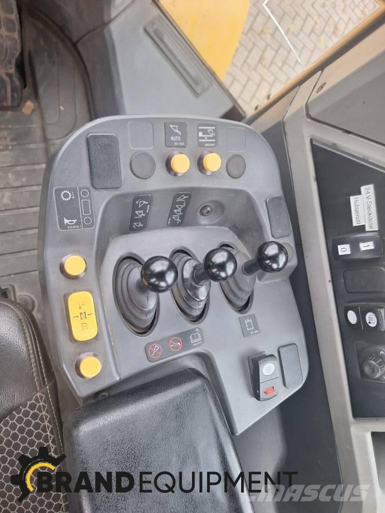 CAT 950M Incarcator pe pneuri