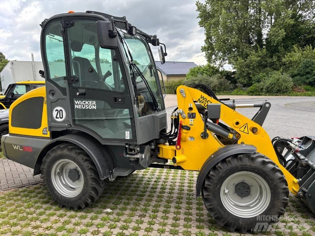 Wacker Neuson WL 38 Incarcator pe pneuri
