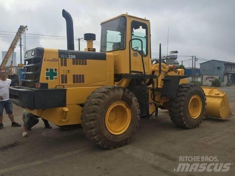 Komatsu WA 320 Buldoexcavatoare