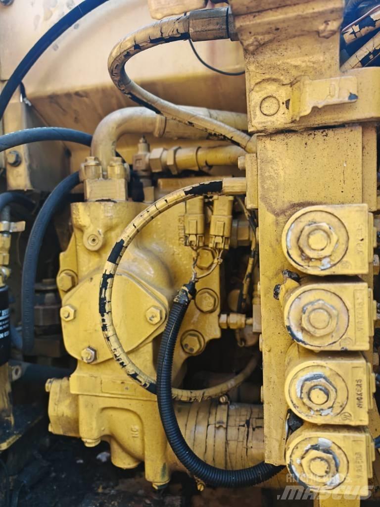 Komatsu PW 130ES-6K Excavatoare cu roti