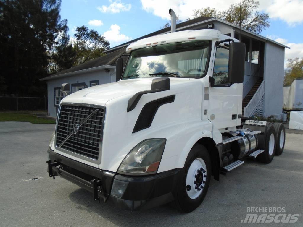 Volvo VNL 64 300 Autotractoare