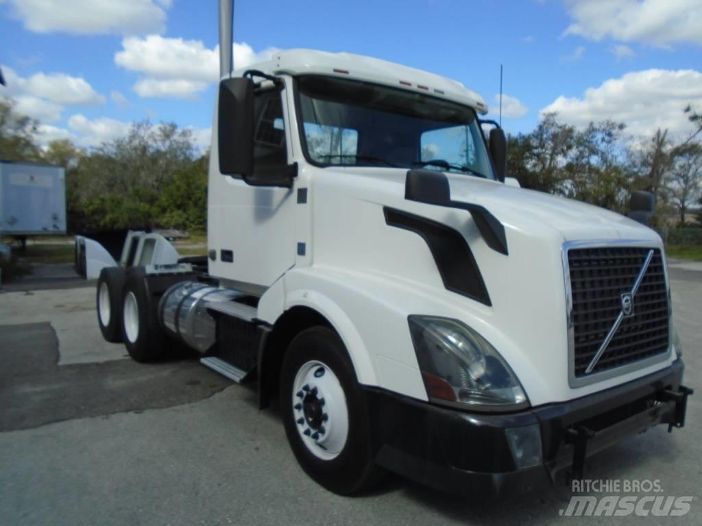 Volvo VNL 64 300 Autotractoare