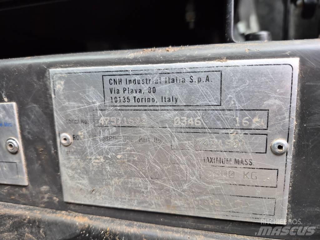 CASE 321 F Incarcator pe pneuri