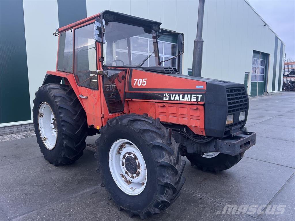 Valtra Valmet 705 Tractoare