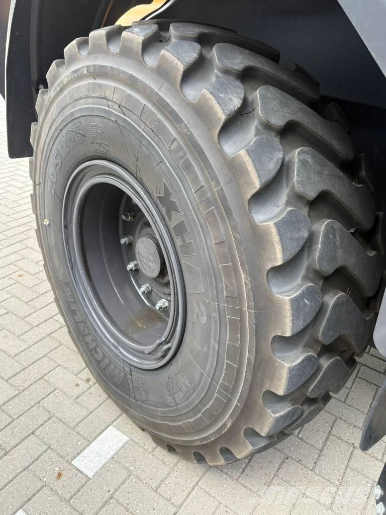 CASE 721G Incarcator pe pneuri