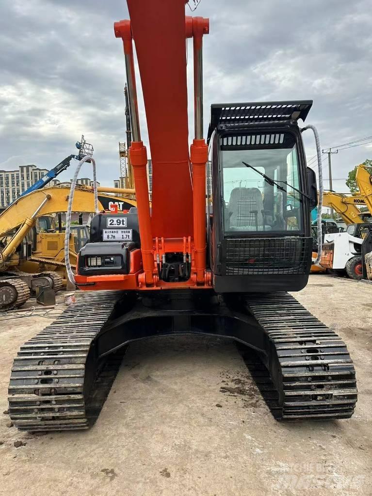 Hitachi ZX 200 Excavatoare pe șenile
