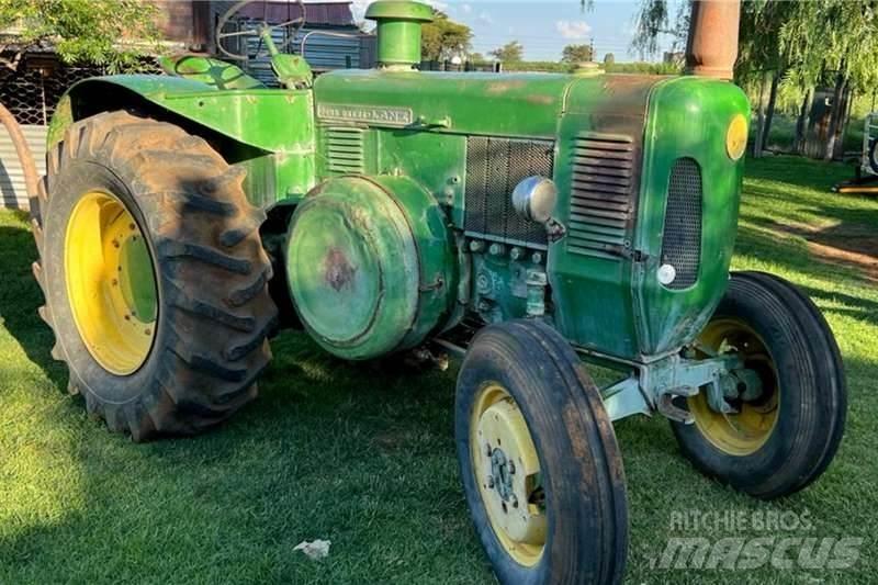 John Deere Lance Tractoare