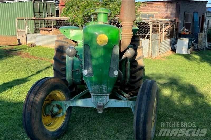 John Deere Lance Tractoare