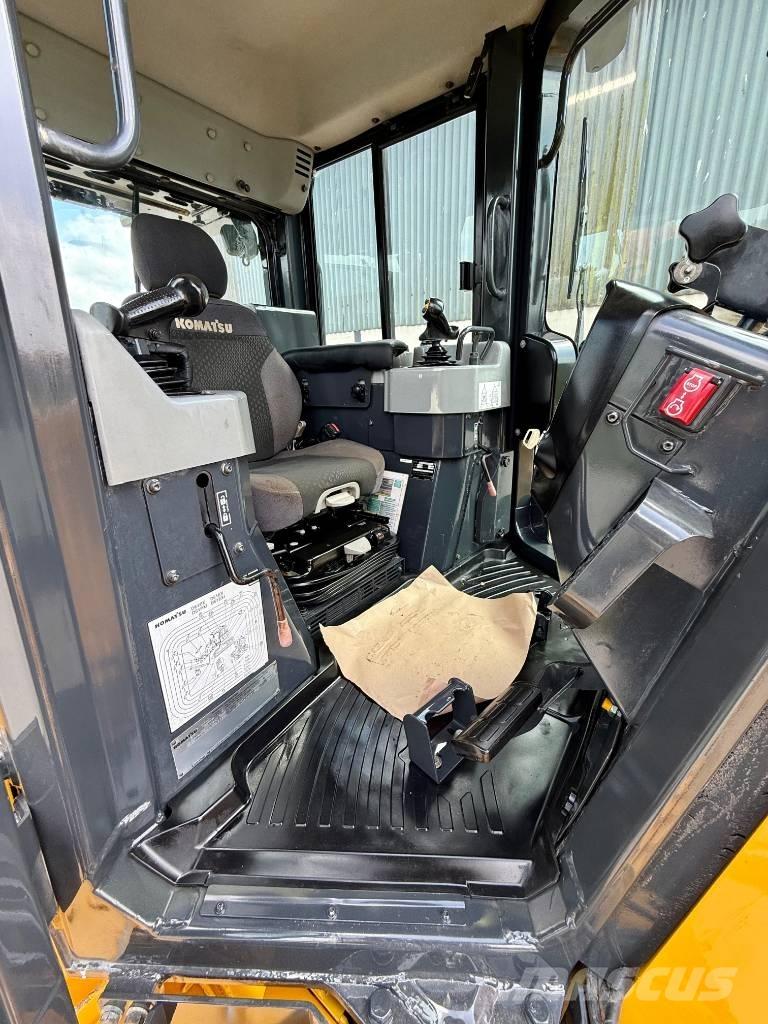 Komatsu D 61 PXi-24 Buldozere pe senile