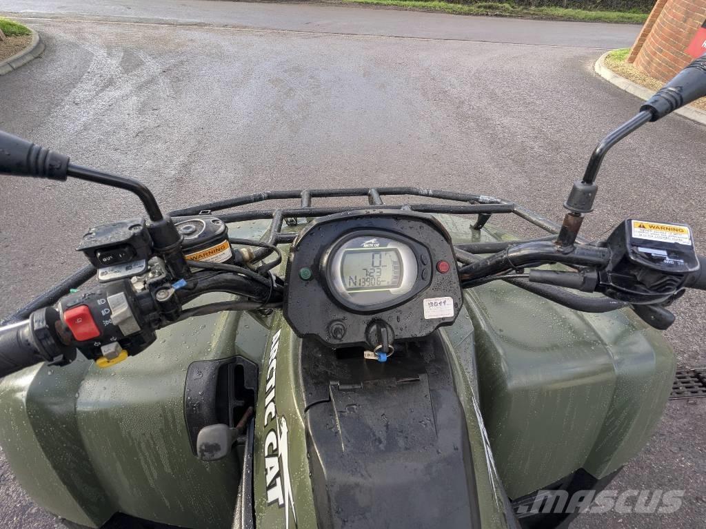 Arctic Cat 700 ATV-uri