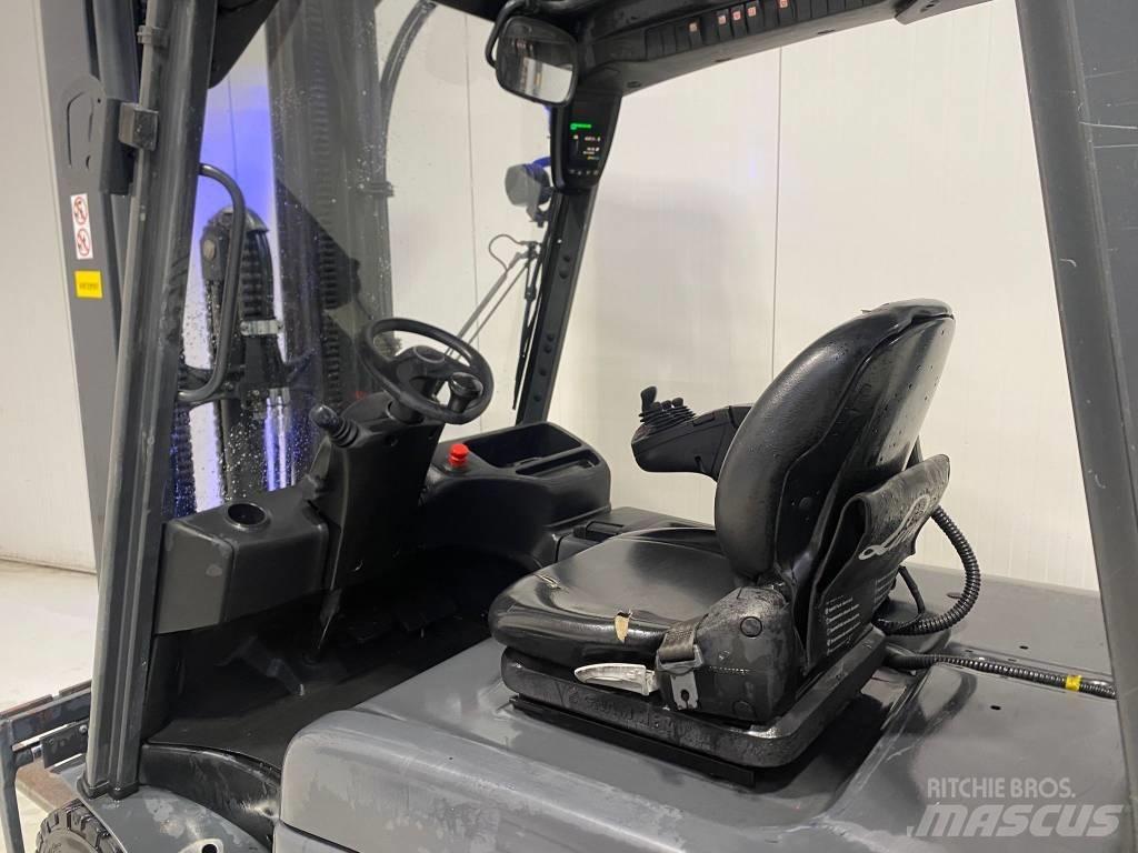 Linde E30L-01 Stivuitor electric