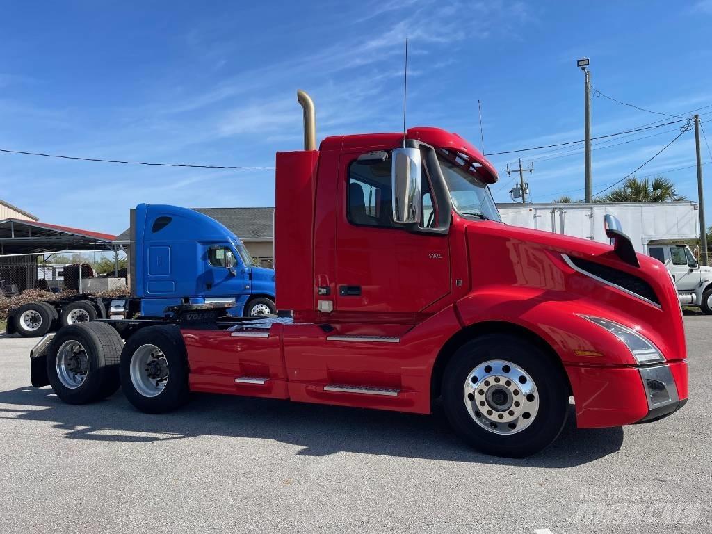 Volvo VNL64T300 Autotractoare