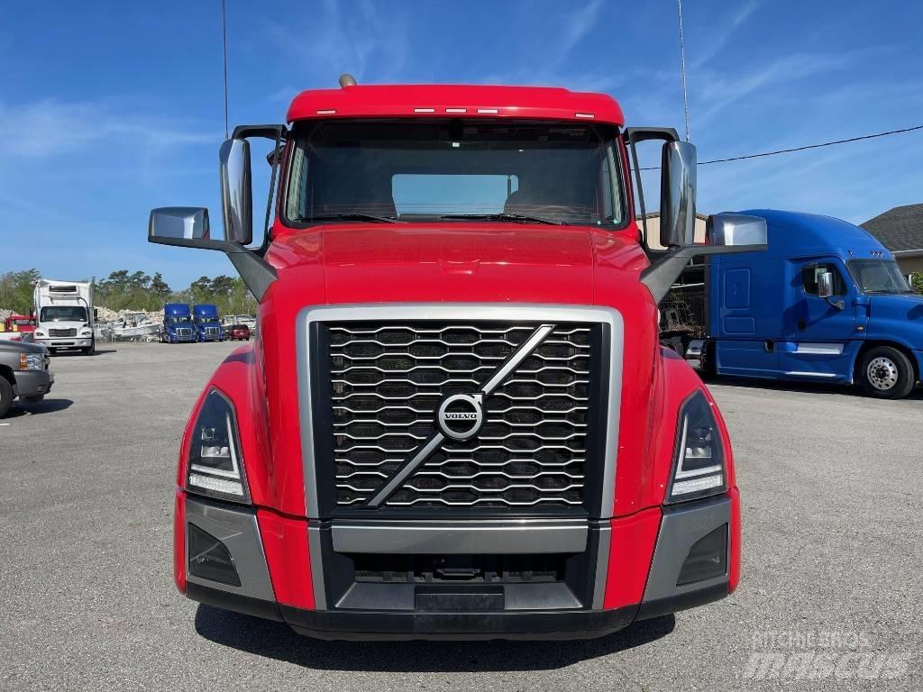 Volvo VNL64T300 Autotractoare
