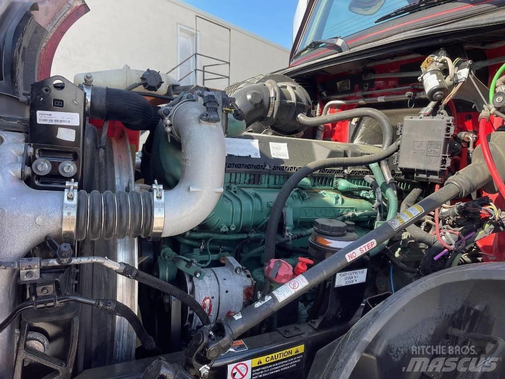 Volvo VNL64T300 Autotractoare