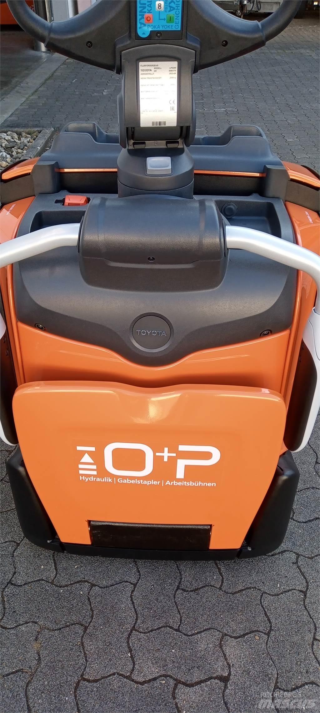 Toyota LPE200 Transpaleta manuala