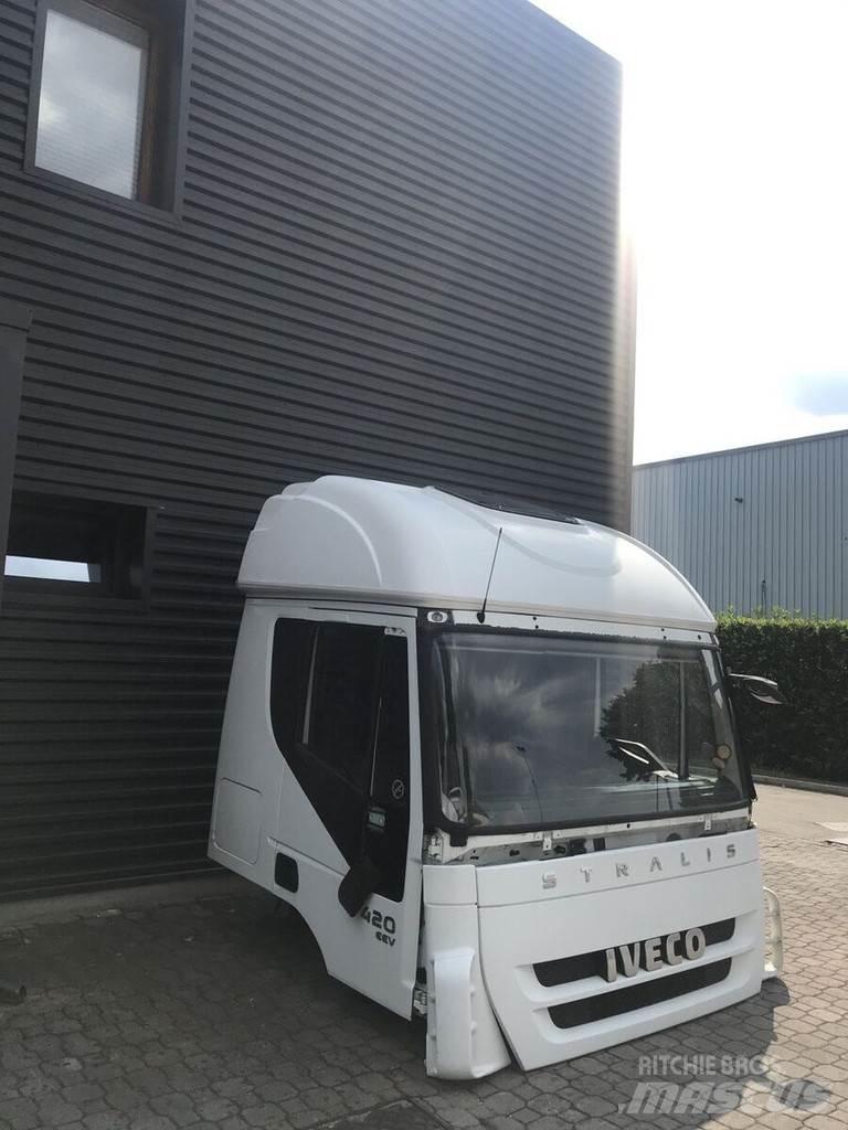 Iveco Stralis AT Cabine si interior