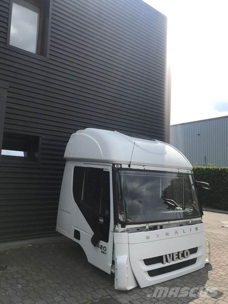 Iveco Stralis AT Cabine si interior
