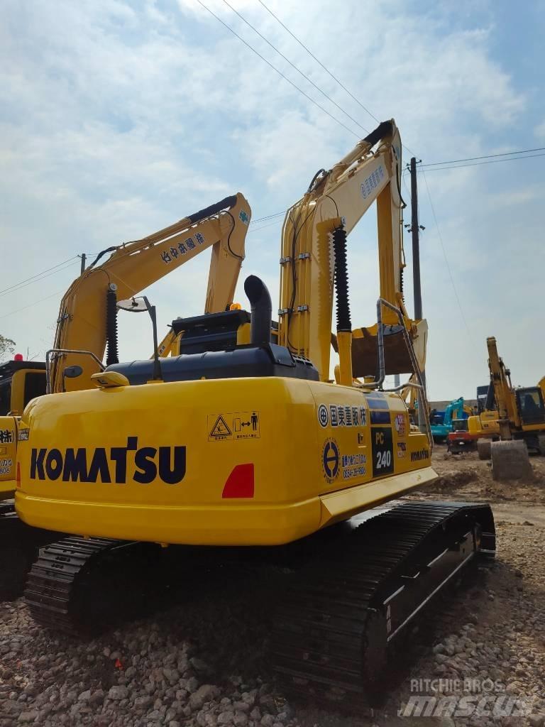 Komatsu PC 240 Excavatoare pe șenile
