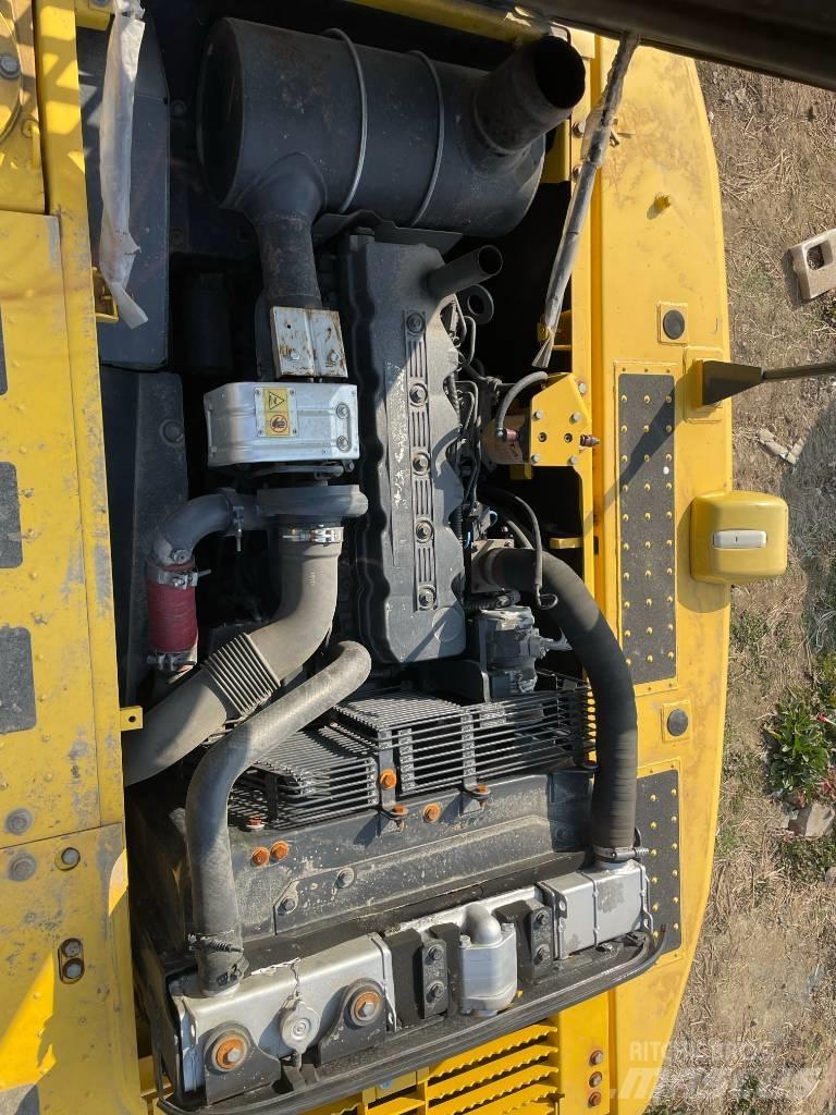 Komatsu 210 Excavatoare pe șenile
