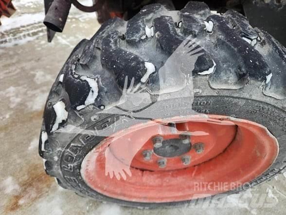 Kubota B26 Buldoexcavatoare