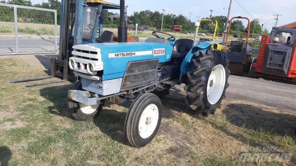 Mitsubishi 3250 Tractoare