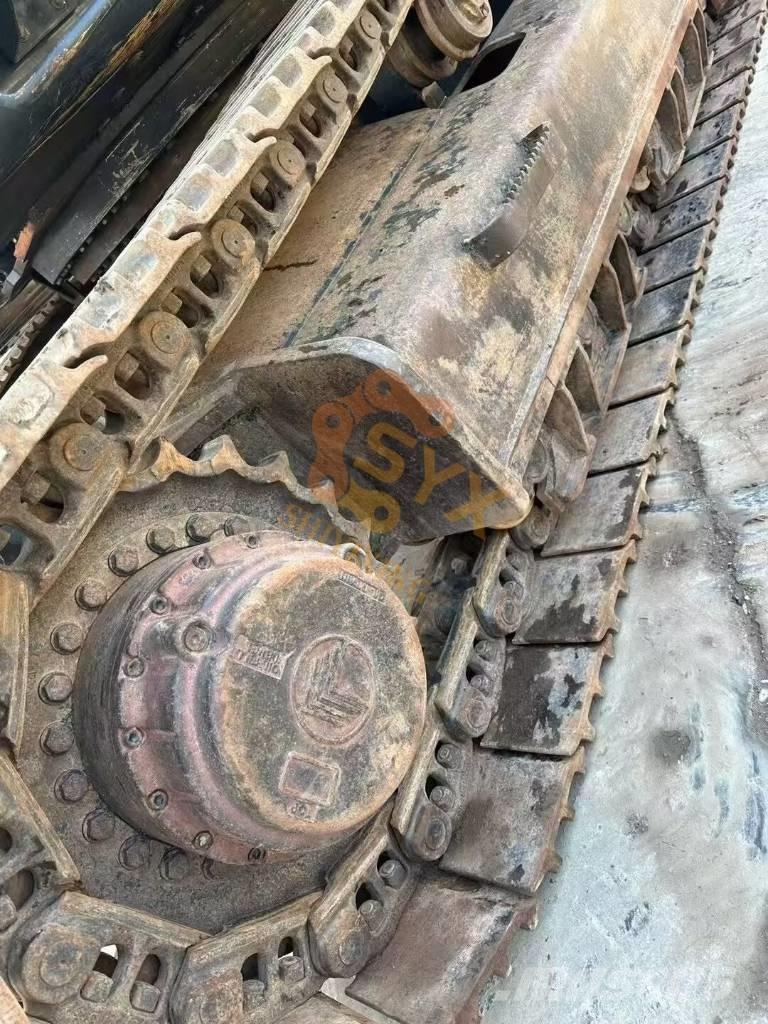 Hyundai Robex 520 VS Excavatoare pe șenile
