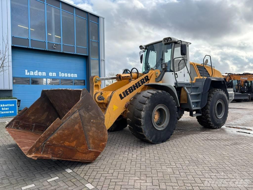 Liebherr L 566 Incarcator pe pneuri