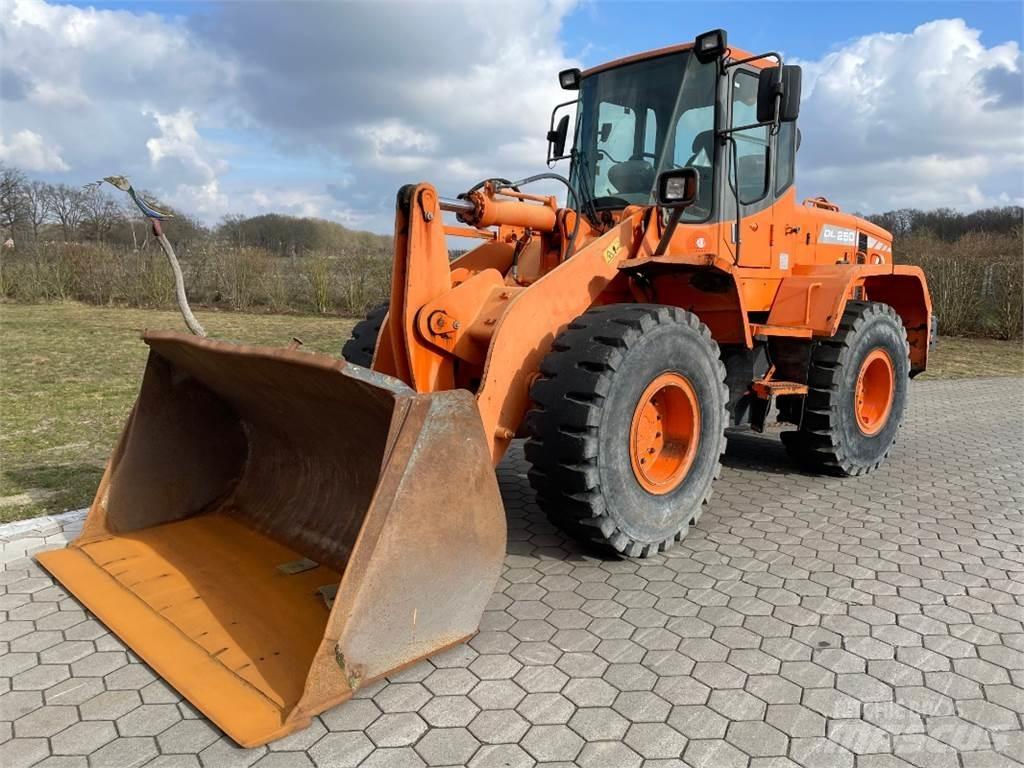 Doosan DL250 Incarcator pe pneuri