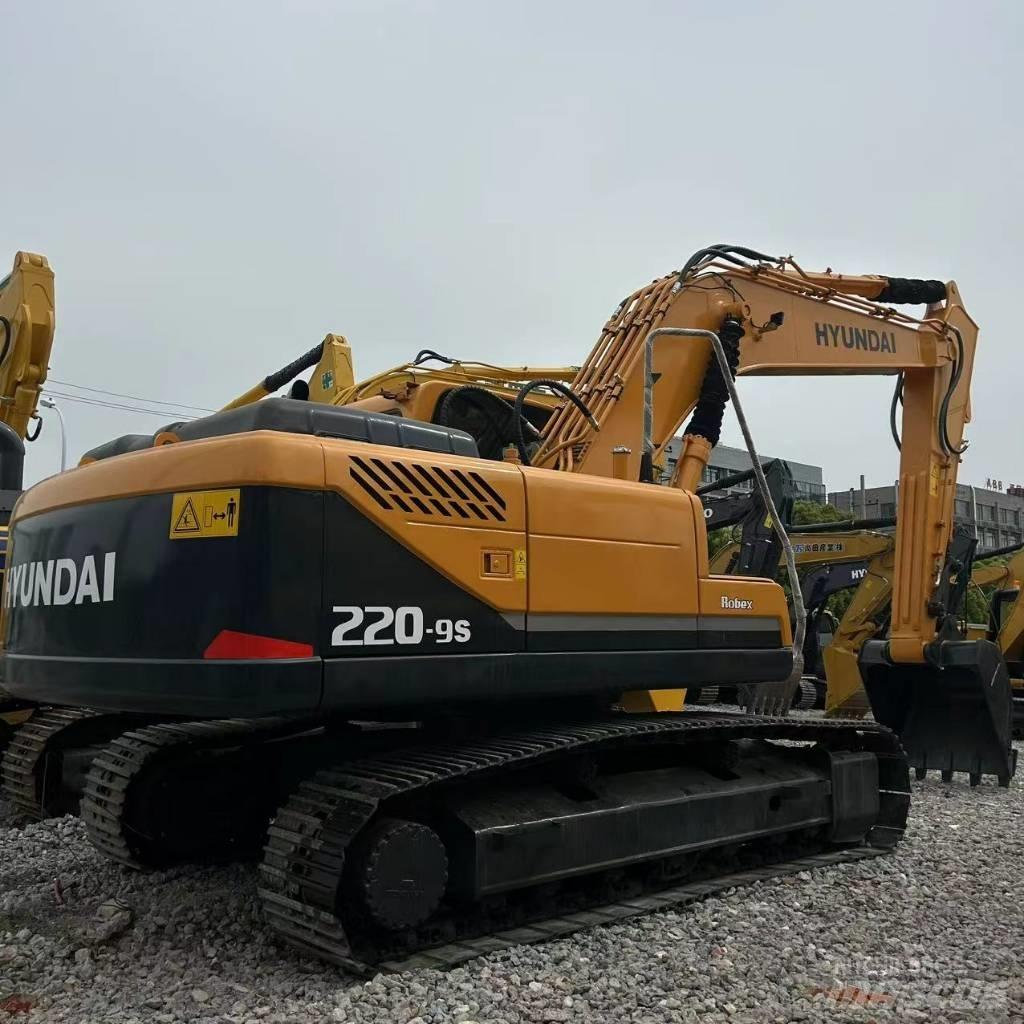 Hyundai 220-9s Excavatoare pe șenile
