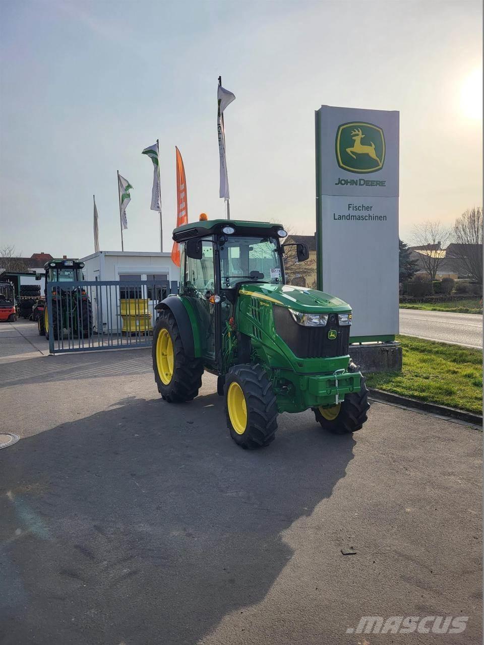 John Deere 5075GN Tractoare