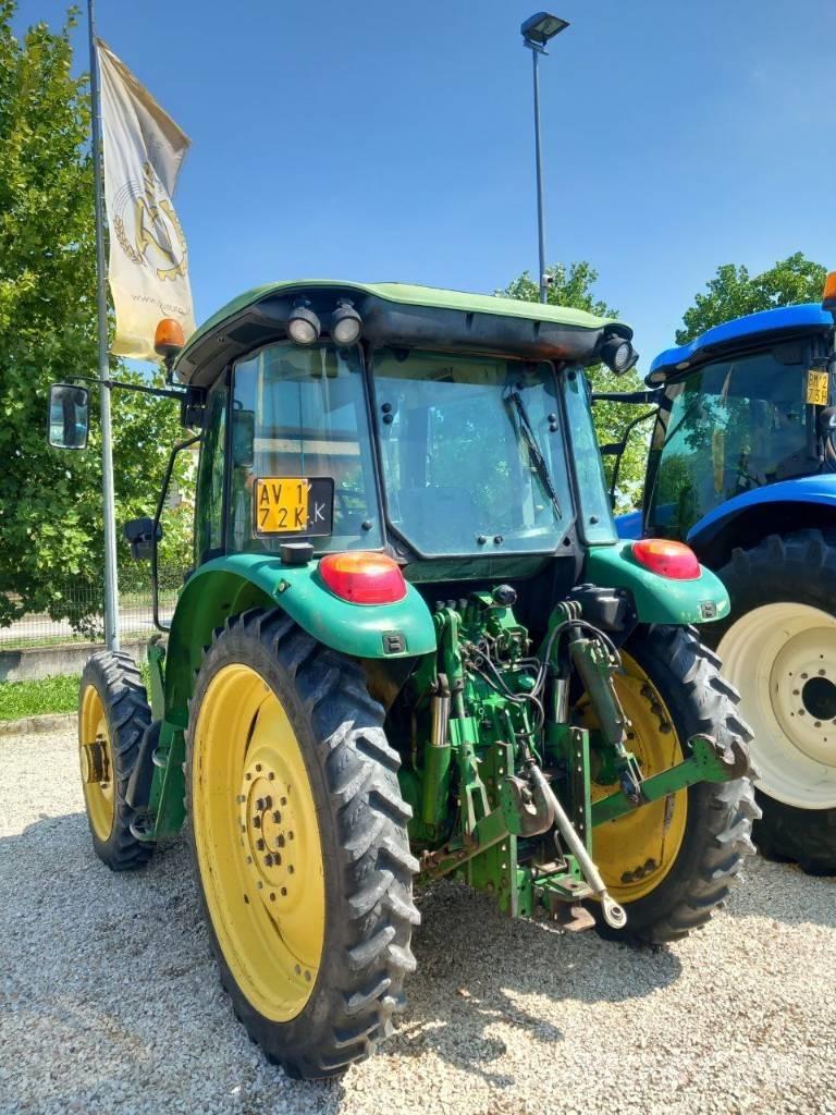 John Deere 5820 Tractoare