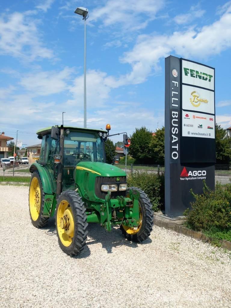 John Deere 5820 Tractoare
