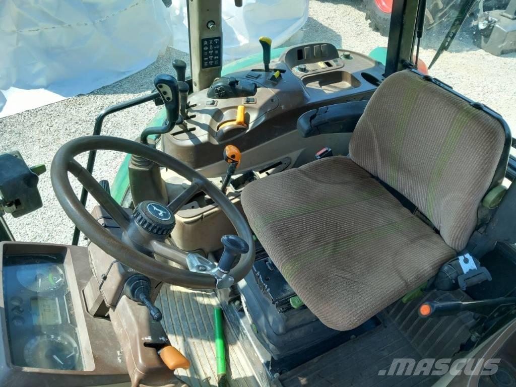 John Deere 5820 Tractoare