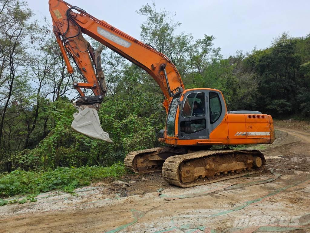 Doosan DX 220 LCA Excavatoare pe șenile
