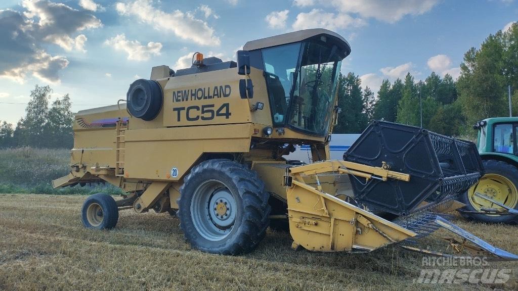 New Holland TC 54 Combine de secerat